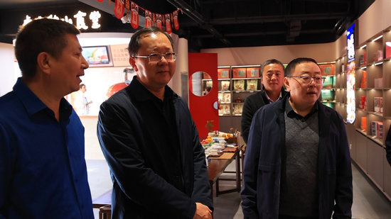 1763015389821180.jpg 02 参观.jpg